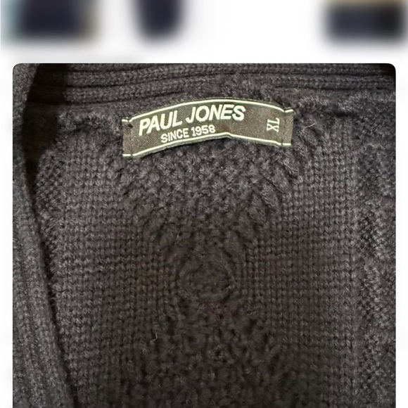Women's V-Neck Cable Knit Sweater - Black - Picture 3 of 5